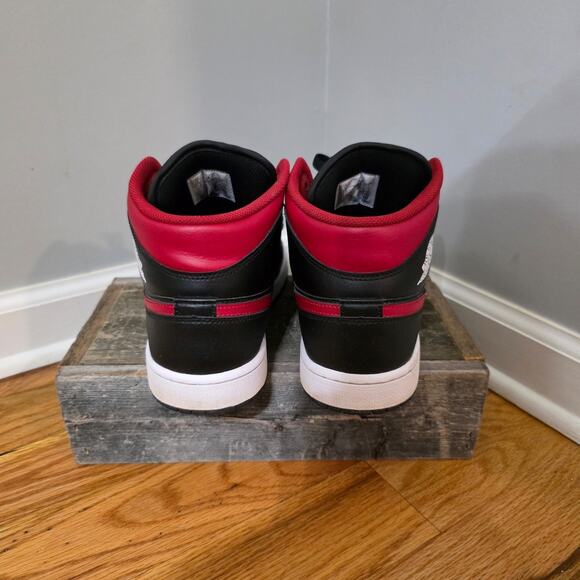 Nike Air Jordan 1 Mid Black Red Bred DQ8426-067 Men's Size 9 Sneaker - Picture 3 of 6